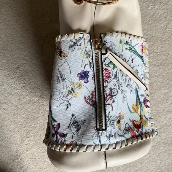 NEW WITH TAG Cream Bucket Bag with floral accents FROM Cracker Barrel - Picture 4 of 11